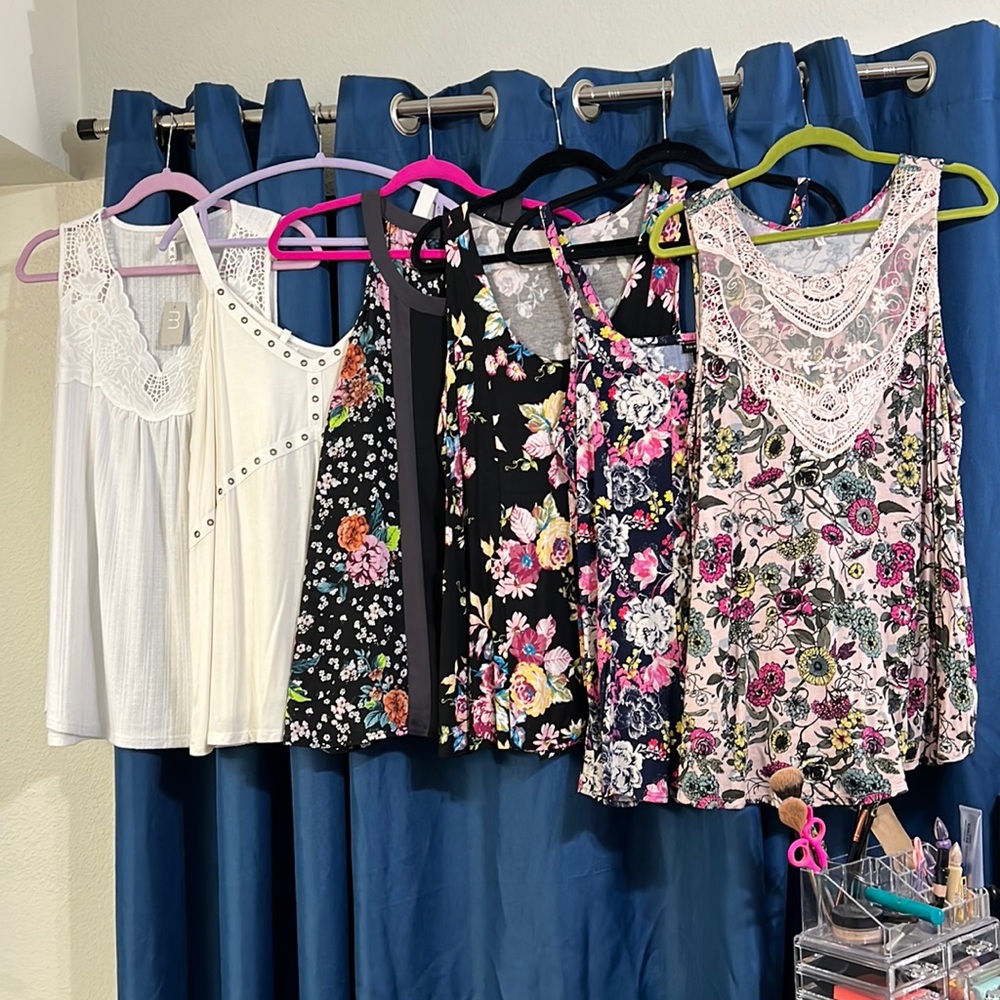 6 Torrid and Maurice’s tanks XXL-2 some NWT